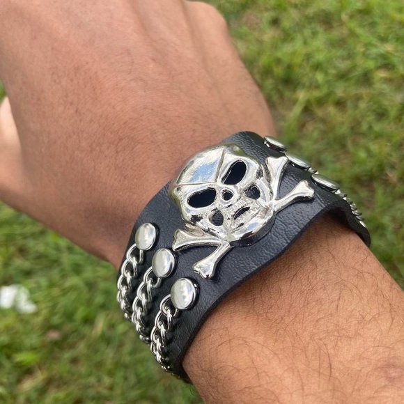 Silver skull and crossbones Gothic faux leather Punk bracelet chain Grunge Rock - Picture 1 of 8